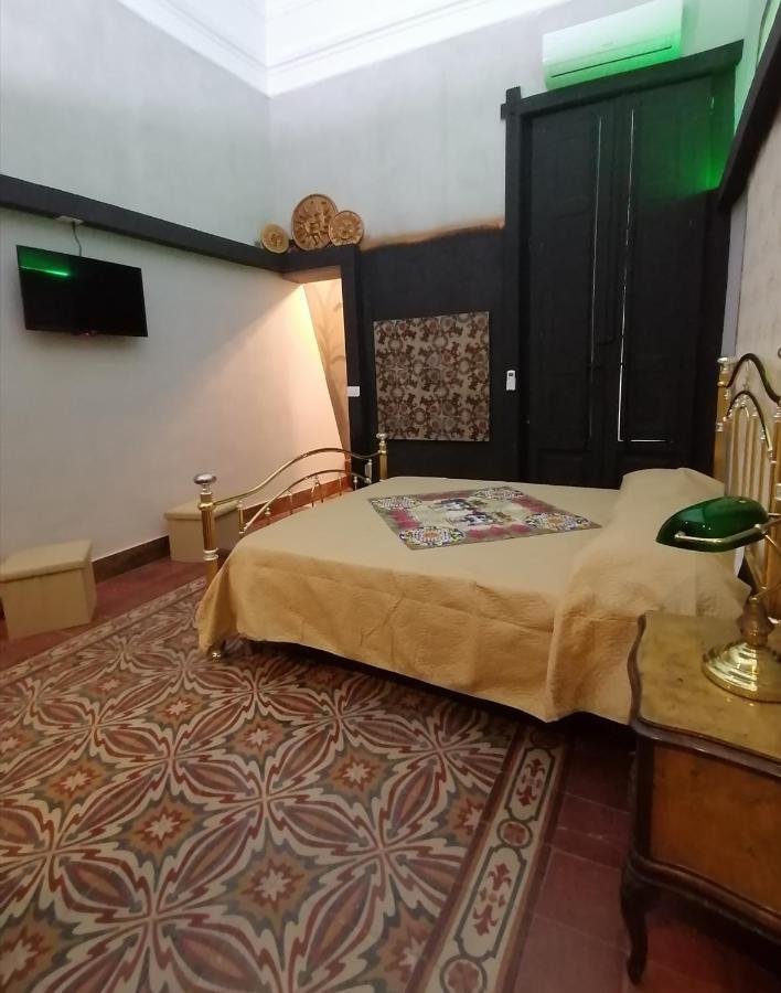 L'Antico Palazzo Rooms Катанія Екстер'єр фото